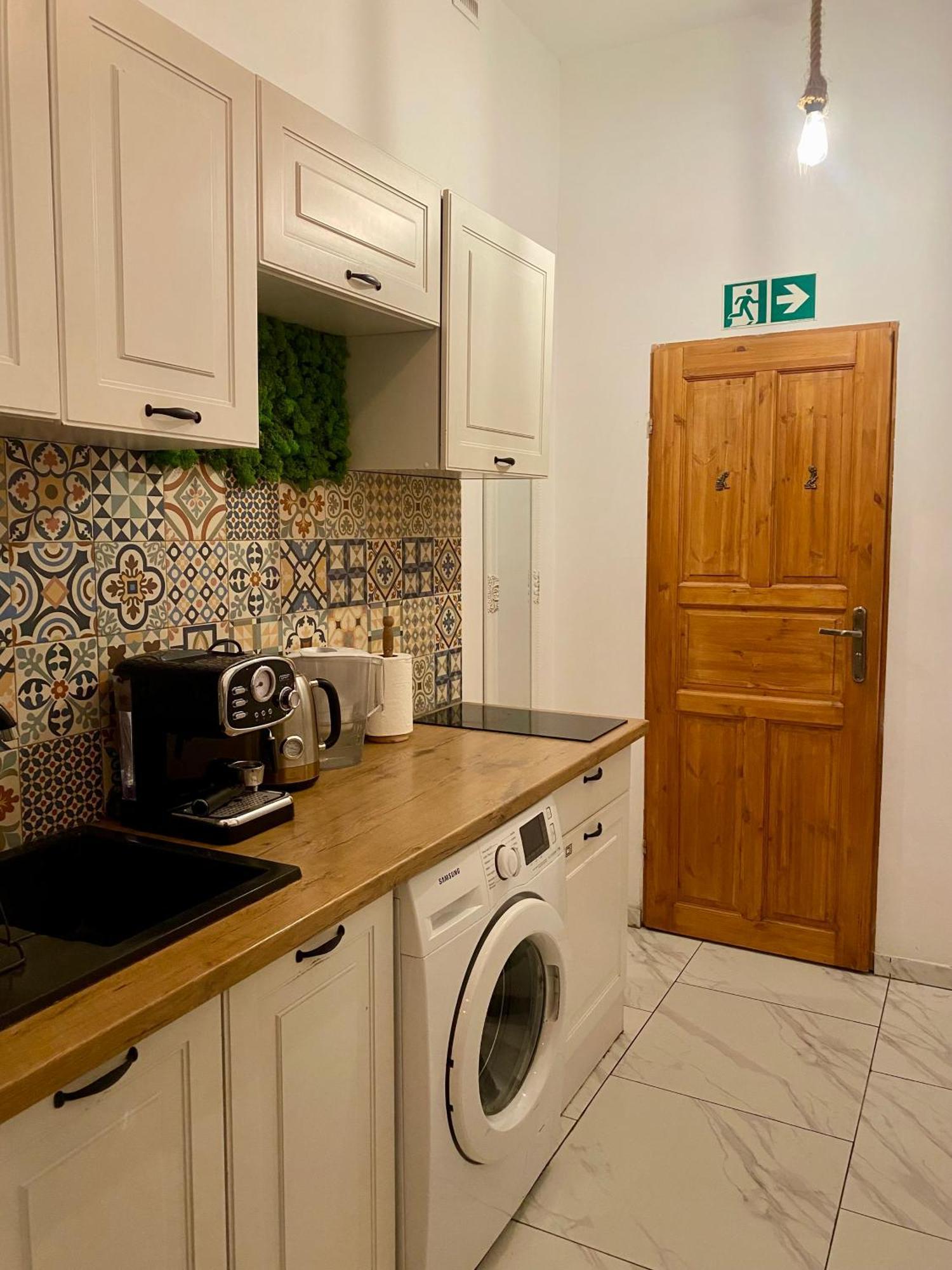 Topolove Rooms & Apartments Краків Екстер'єр фото